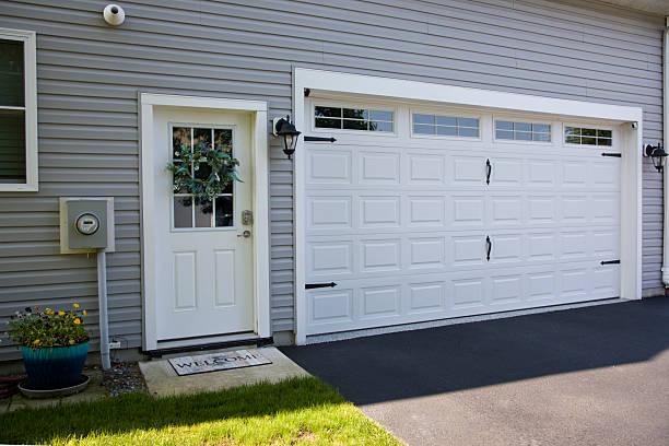 24/7 Emergency Garage Door Panel Replacement experts in Lake Helen, FL